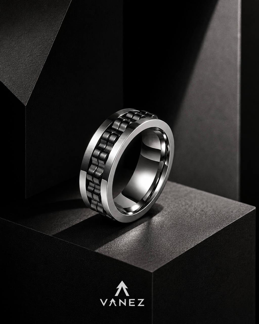VANEZ Cuban Chain Cutout Ring