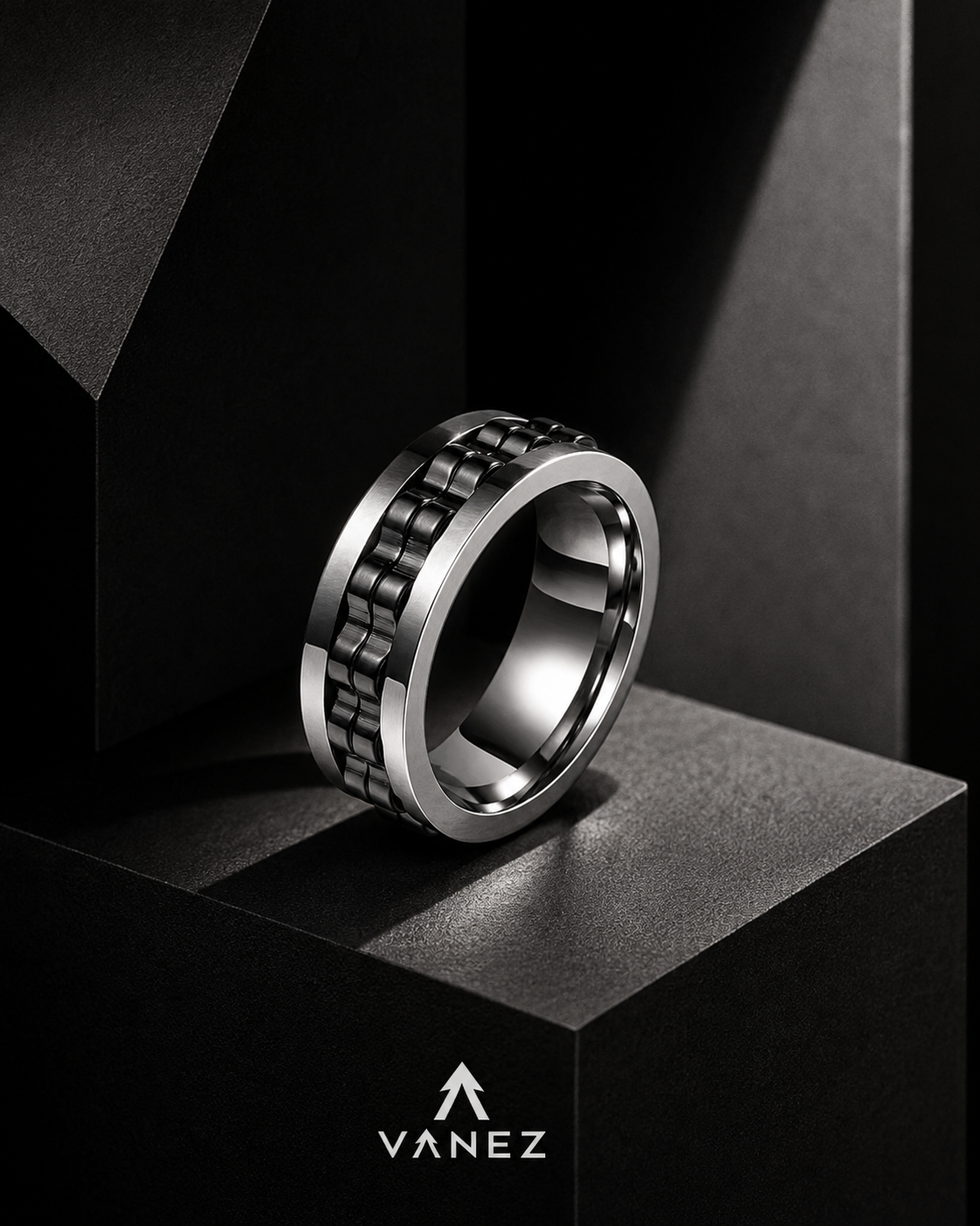 VANEZ Cuban Chain Cutout Ring